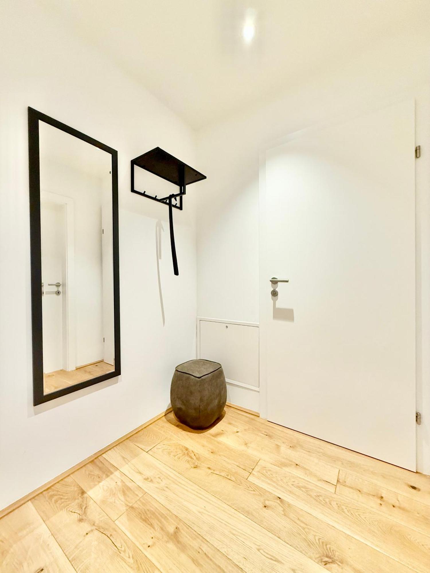 Mit Balkon Und Parkplatz Apartment *