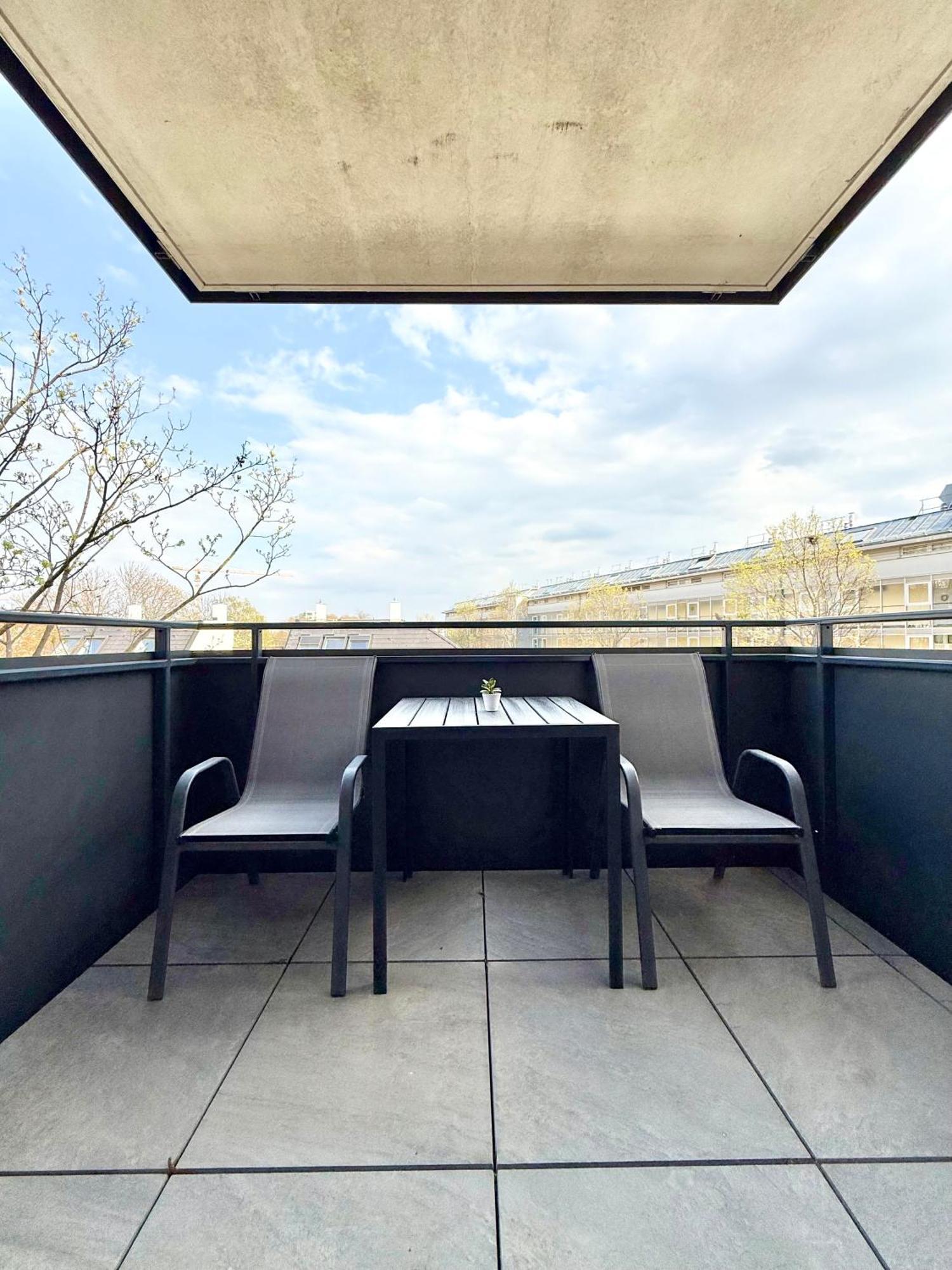 Mit Balkon Und Parkplatz Apartment Wien