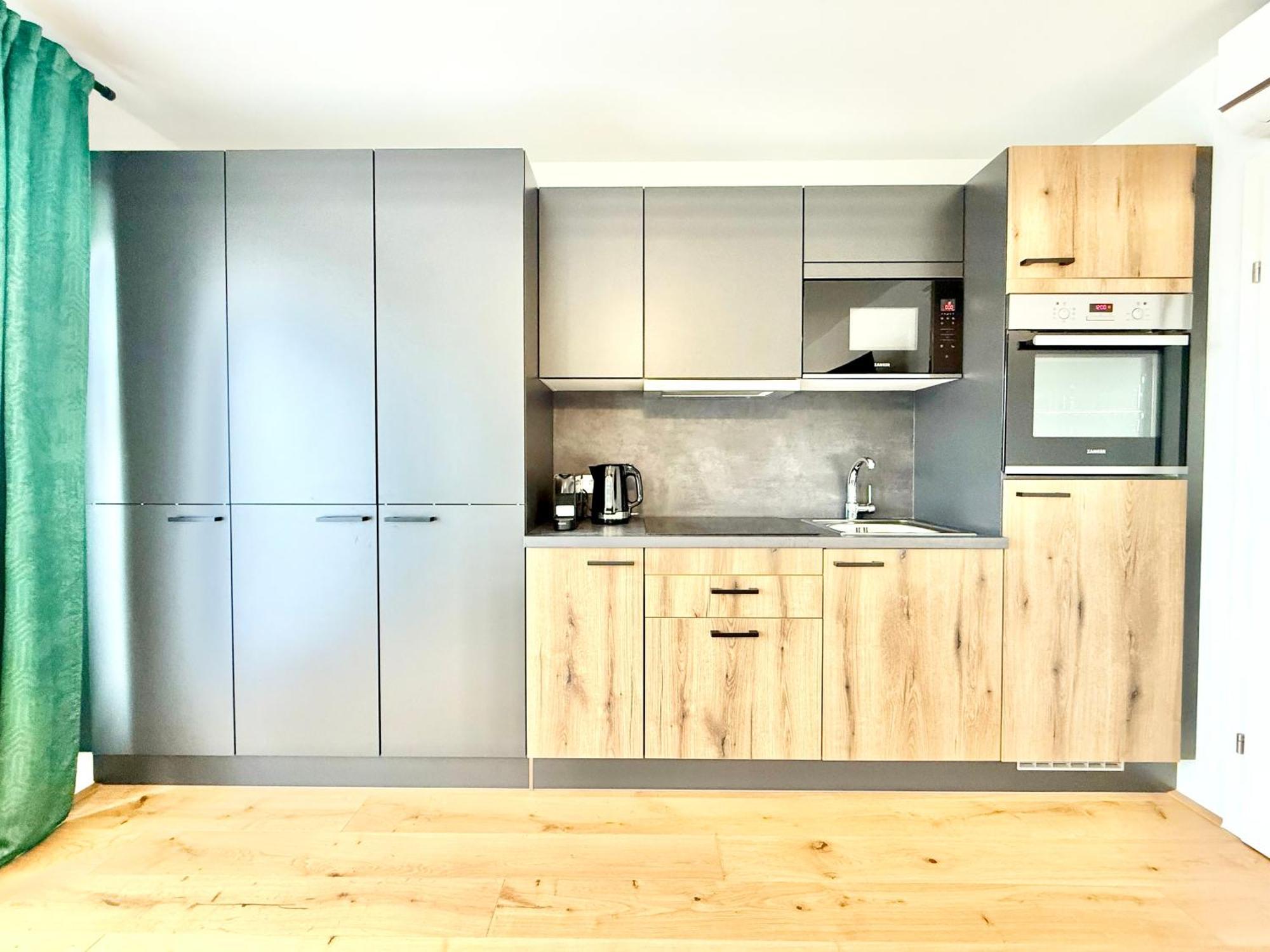 Mit Balkon Und Parkplatz Apartment